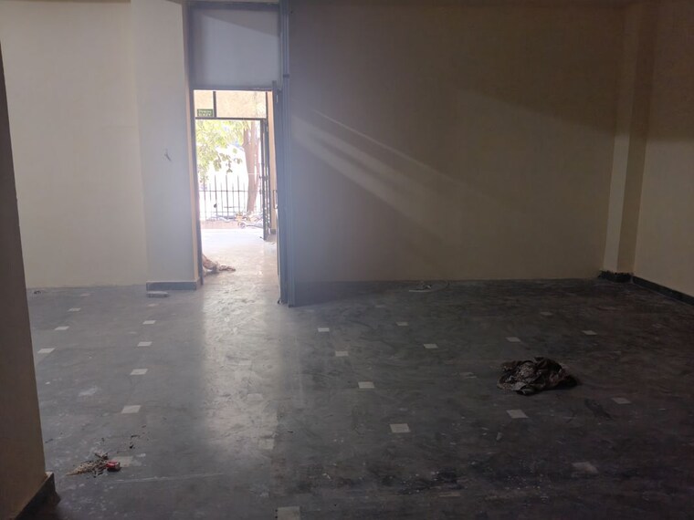 Room, sector 65 Commercial Warehouse 1500 Sq.Ft. In Sector 65 Noida 10333635