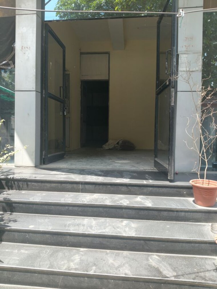 undefined, sector 65 Commercial Warehouse 1500 Sq.Ft. In Sector 65 Noida 10333635
