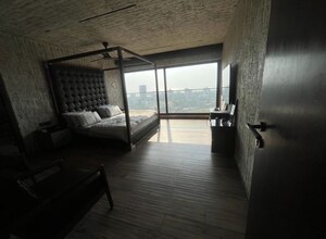 Parking in 6 BHK Penthouse at Versova – for Sale