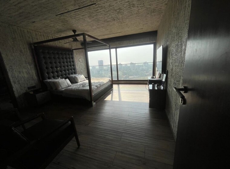  Parking, versova 6 Bedroom 7000 Sq.Ft. Penthouse In Versova Mumbai 10333641
