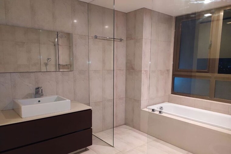 Bathroom, panchshil-one-north 3.5 Bedroom 2800 Sq.Ft. Apartment In Magarpatta City Pune 10333689