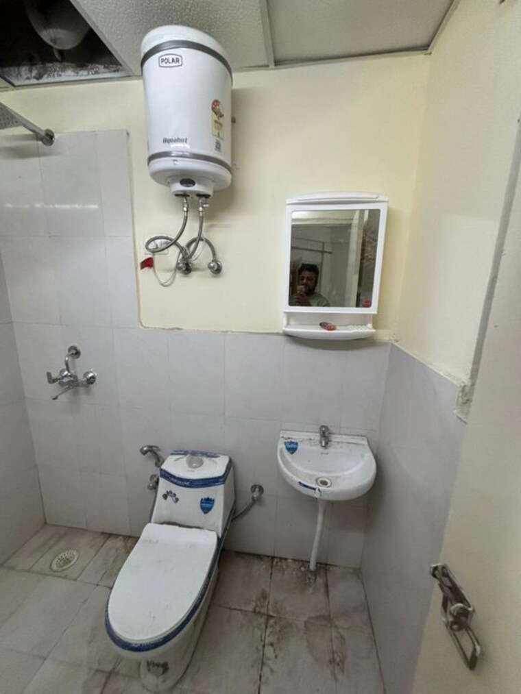 Bathroom, pyramid-altia 3 Bedroom 650 Sq.Ft. Apartment In Sector 70 Gurgaon 10333723