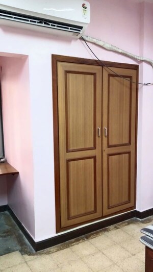 Room in 2 BHK Apartment at Mahim West – for Rent