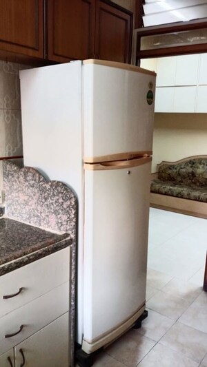 Furnished Amenities in 2 BHK Apartment at Mahim West – for Rent