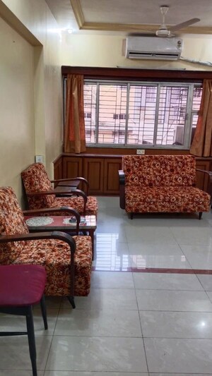 Living Room in 2 BHK Apartment at Mahim West – for Rent