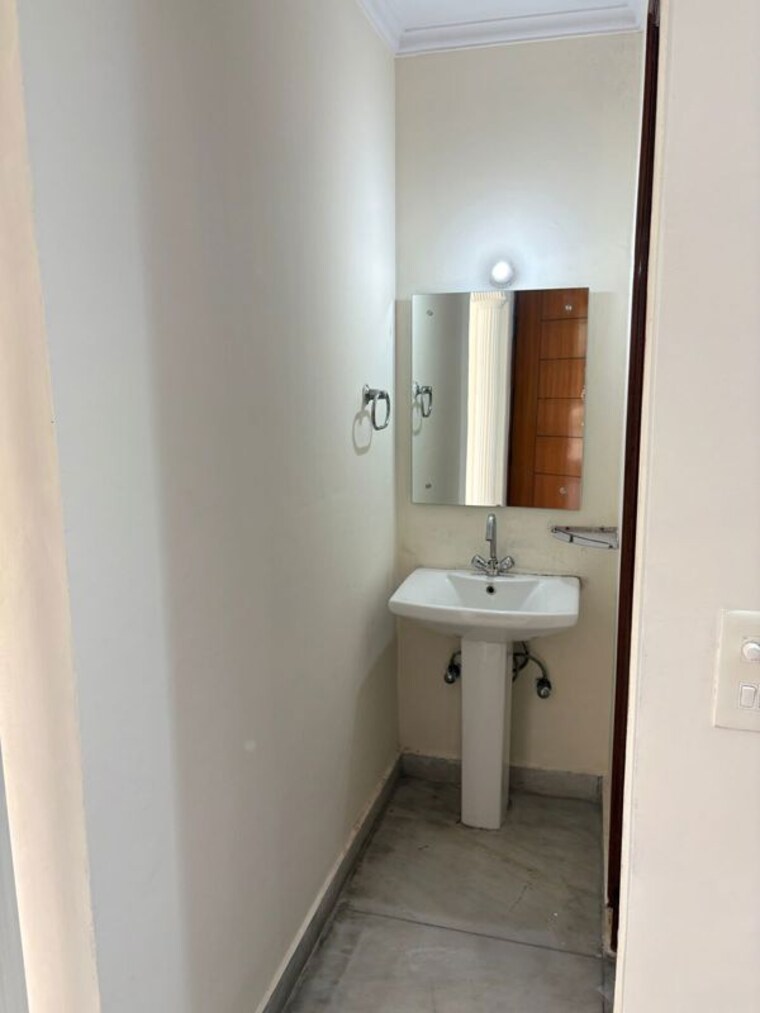 Bathroom, sector 46 3 Bedroom 2100 Sq.Ft. Builder Floor In Sector 46 Gurgaon 10333745
