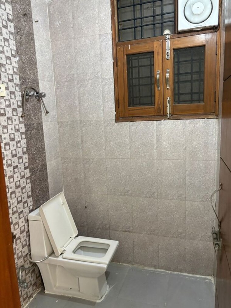Bathroom, sector 46 3 Bedroom 2100 Sq.Ft. Builder Floor In Sector 46 Gurgaon 10333745
