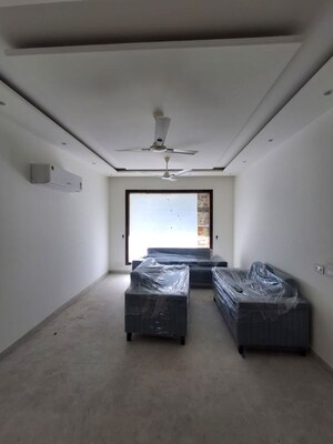 Living Room in 4 BHK Independent House at Sector 34 – for Rent