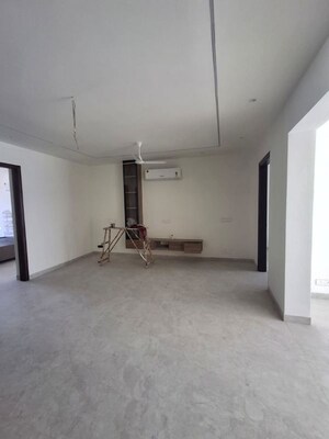 Room in 4 BHK Independent House at Sector 34 – for Rent