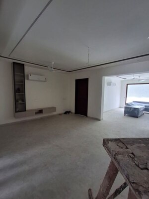 Room in 4 BHK Independent House at Sector 34 – for Rent