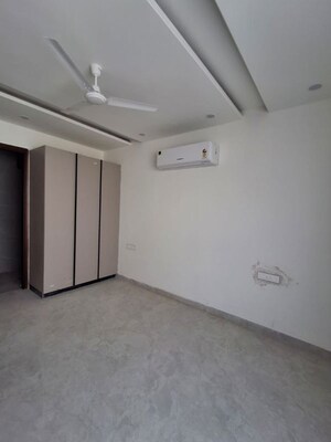 Room in 4 BHK Independent House at Sector 34 – for Rent