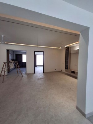 Room in 4 BHK Independent House at Sector 34 – for Rent