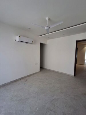 Room in 4 BHK Independent House at Sector 34 – for Rent