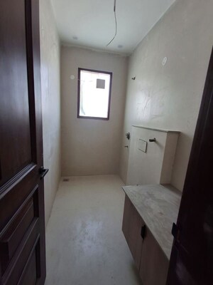 Room in 4 BHK Independent House at Sector 34 – for Rent