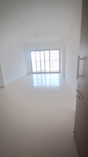 Room in 3.5 BHK Apartment at Richa Bougainvillea, Kalina – for Sale