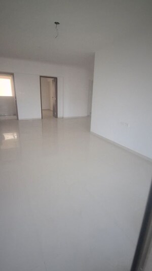 Room in 3.5 BHK Apartment at Richa Bougainvillea, Kalina – for Sale