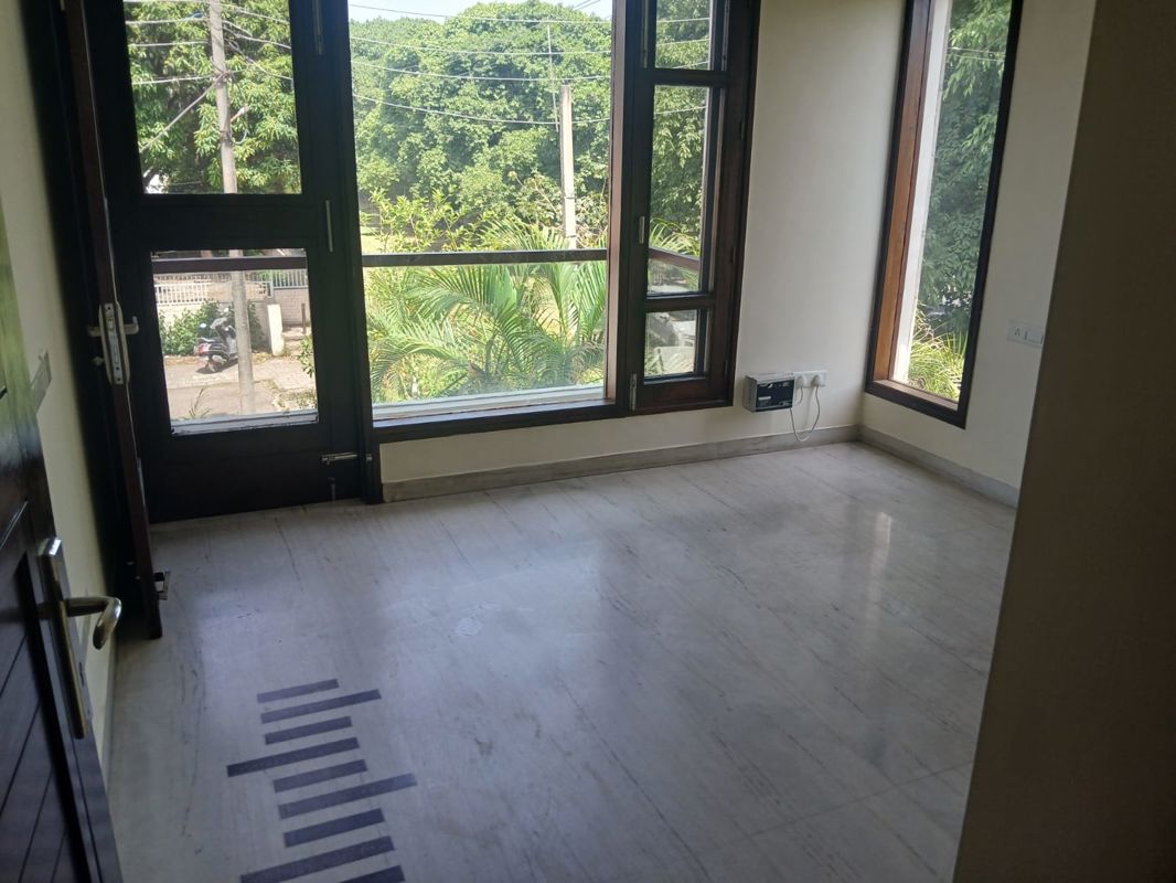 3 BHK + Extra Room Independent House For Rent in Sector 21