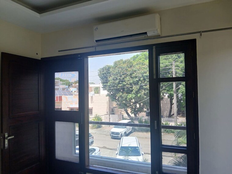 Room, sector 21 3 Bedroom 3000 Sq.Ft. Independent House In Sector 21 Chandigarh 10333819