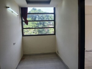 Room in 3 BHK Independent House at Sector 21 – for Rent