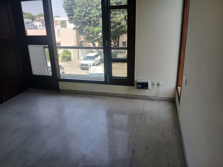 Room, sector 21 3 Bedroom 3000 Sq.Ft. Independent House In Sector 21 Chandigarh 10333819