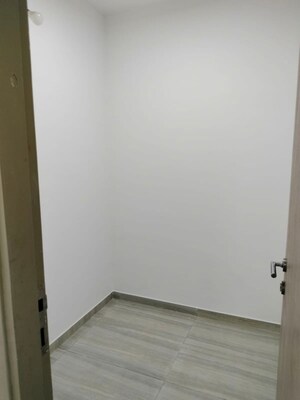 Study Room in 2 BHK Apartment at Sheth Vasant Oasis, Andheri East – for Rent