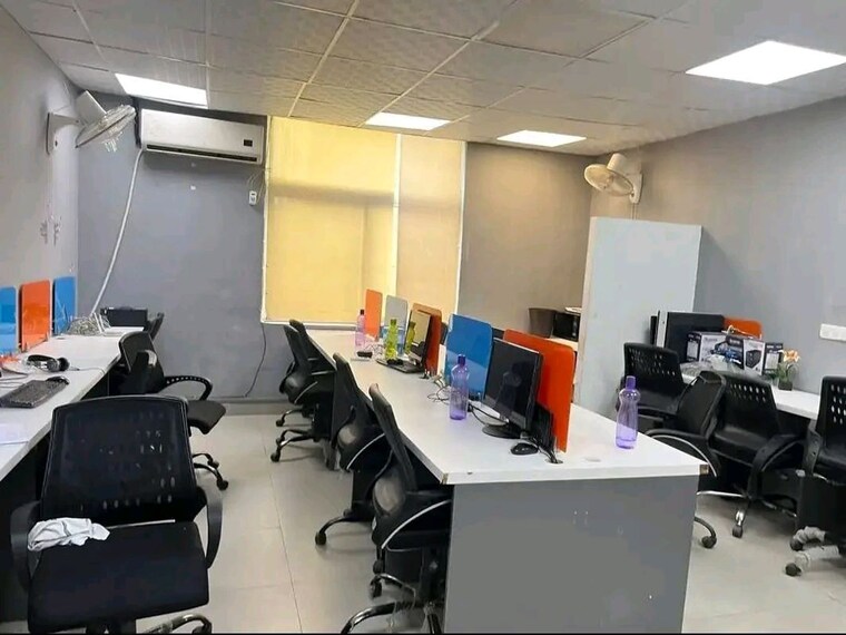 Team Area, sector 4 Commercial Office Space 799 Sq.Ft. In Sector 4 Noida 10333878