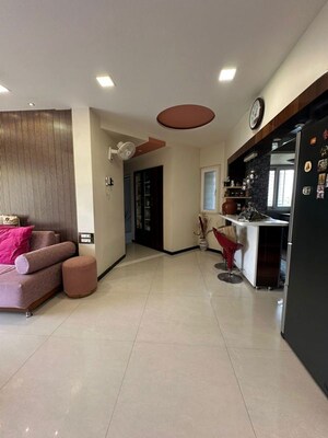 2 BHK Apartment For Rent in Kalpataru Towers, Kandivali East