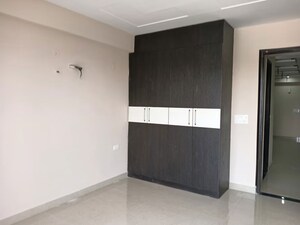 Room in 4 BHK Apartment at BPTP Mansions Park Prime, Sector 66 – for Sale