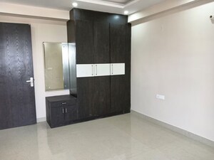 Room in 4 BHK Apartment at BPTP Mansions Park Prime, Sector 66 – for Sale