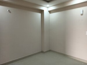 Room in 4 BHK Apartment at BPTP Mansions Park Prime, Sector 66 – for Sale