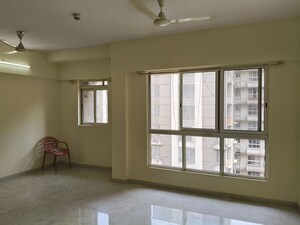 Room in 3 BHK Apartment at Lodha Amara, Kolshet Road – for Rent