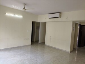 Room in 3 BHK Apartment at Lodha Amara, Kolshet Road – for Rent