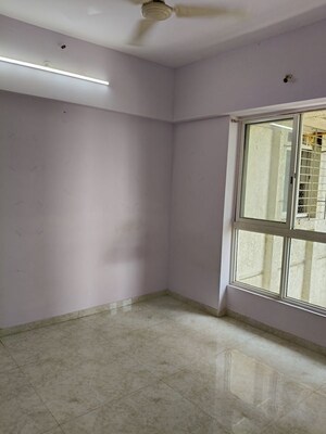 Room in 3 BHK Apartment at Lodha Amara, Kolshet Road – for Rent