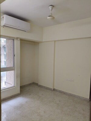 Room in 3 BHK Apartment at Lodha Amara, Kolshet Road – for Rent