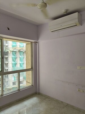 Room in 3 BHK Apartment at Lodha Amara, Kolshet Road – for Rent