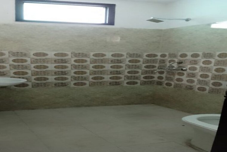  Parking, sector 46 2 Bedroom 150 Sq.Yd. Builder Floor In Sector 46 Gurgaon 10334011