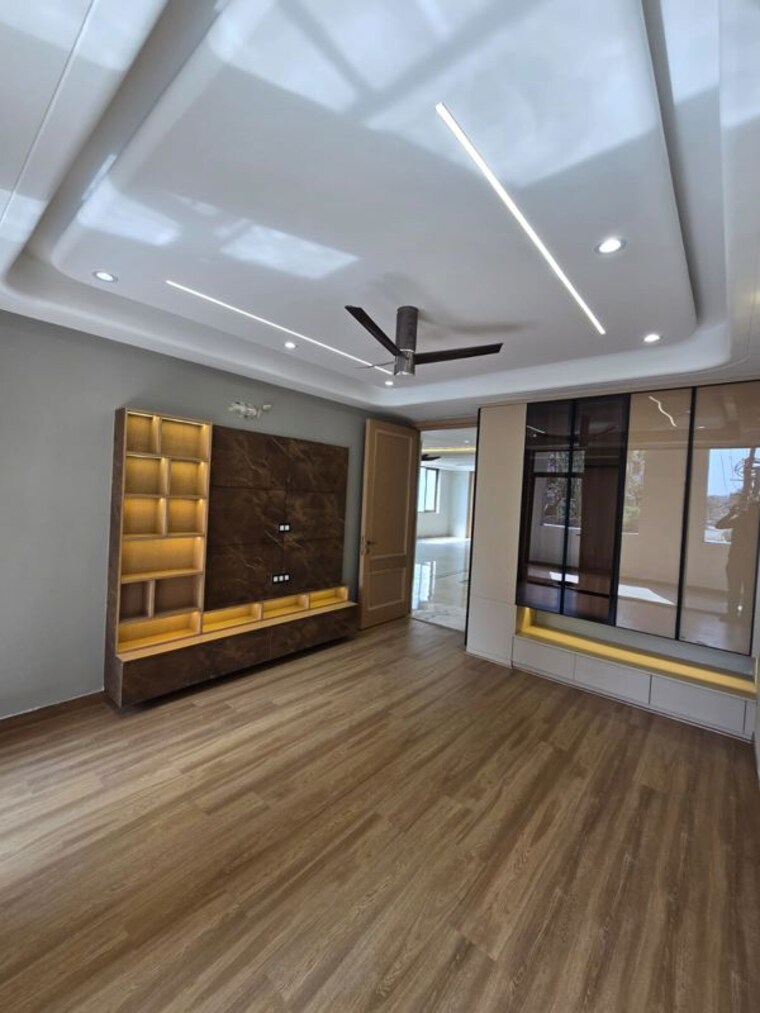 Room, vaishali sector 4 4 Bedroom 200 Sq.Yd. Builder Floor In Vaishali Sector 4 Ghaziabad 10333988