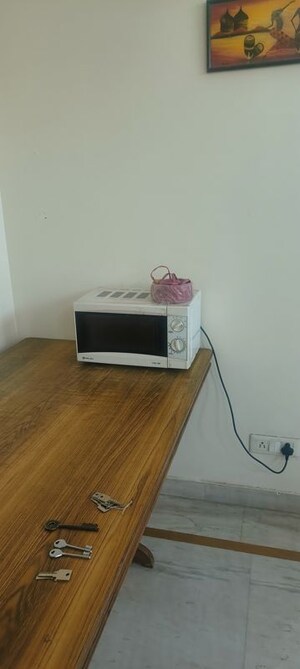 Furnished Amenities in 2 BHK Apartment at Alaknanda – for Rent