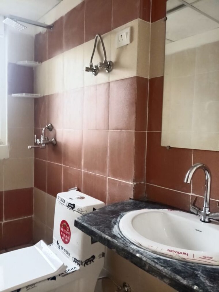 Bathroom, sector 16c greater noida 3 Bedroom 1370 Sq.Ft. Apartment In Sector 16c Greater Noida Greater Noida 10334136