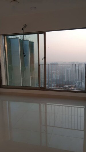 Room in 2 BHK Apartment at Sunteck City Avenue 4, Goregaon West – for Rent