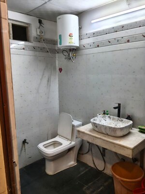 Bathroom in 2 BHK Builder Floor at ABCZ East Sapphire, Sector 45 – for Rent