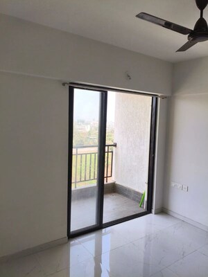 Room in 2 BHK Apartment at Runwal Gardens, Dombivli East – for Rent