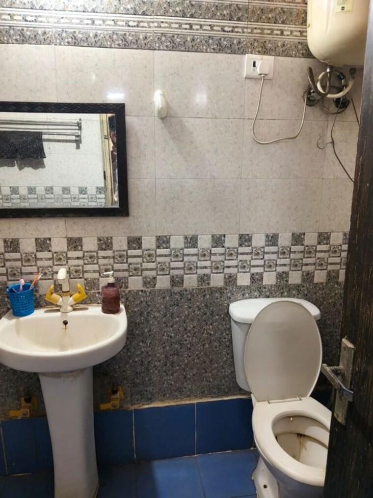 Bathroom, abcz-east-sapphire 2 Bedroom 1050 Sq.Ft. Builder Floor In Sector 45 Noida 10334178