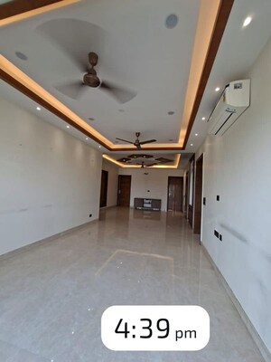 Living Room in 3 BHK Builder Floor at Sector 40 – for Rent