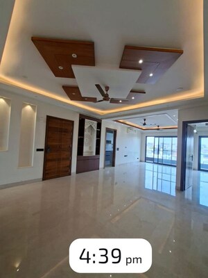 Living Room in 3 BHK Builder Floor at Sector 40 – for Rent