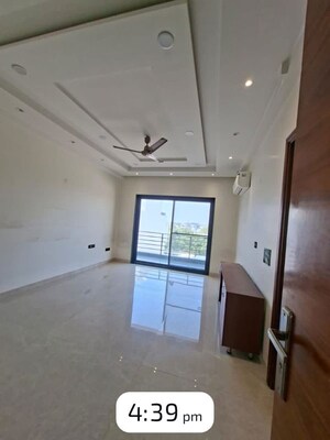 Bedroom in 3 BHK Builder Floor at Sector 40 – for Rent