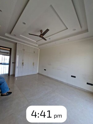 Room in 3 BHK Builder Floor at Sector 40 – for Rent