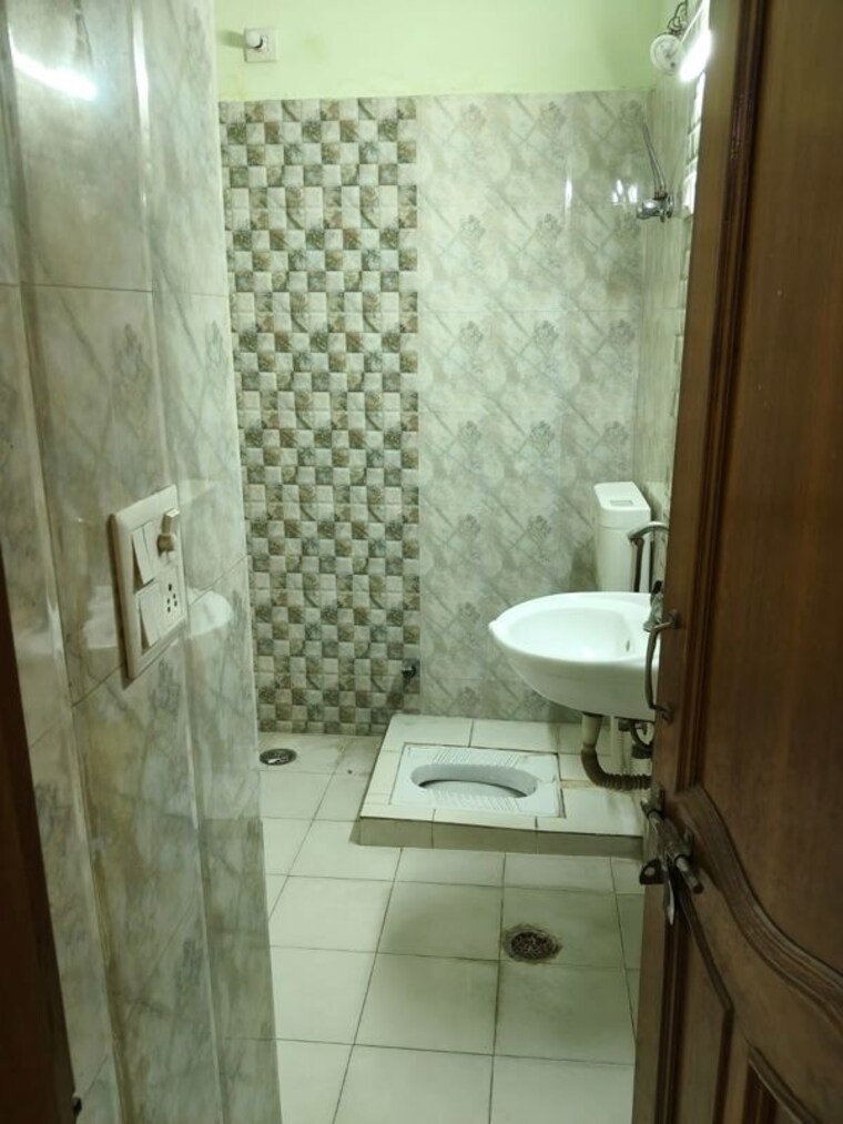 Bathroom, sector 46 2 Bedroom 1550 Sq.Ft. Independent House In Sector 46 Noida 10334199