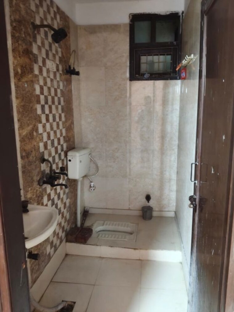 Bathroom, sector 45 2 Bedroom 850 Sq.Ft. Builder Floor In Sector 45 Noida 10334218