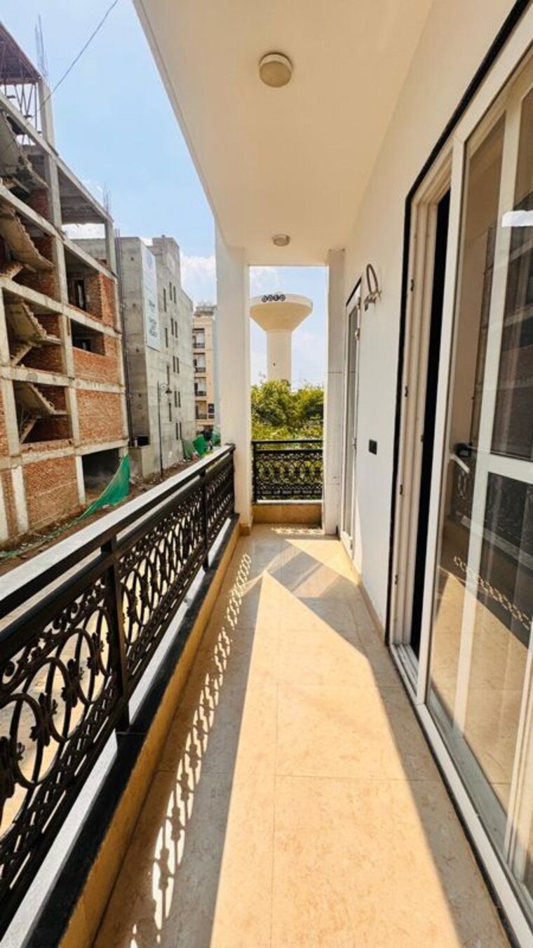 Balcony, bptp-astaire-gardens 3.5 Bedroom 1620 Sq.Ft. Builder Floor In Sector 70a Gurgaon 10334230